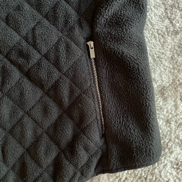 ABERCROMBIE & FITCH Quilted Vest - Picture 7 of 11